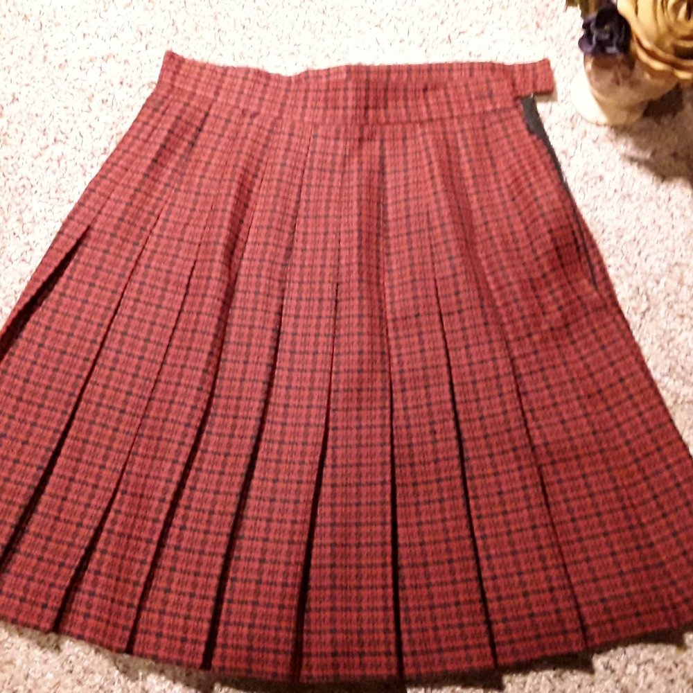 Red/Black Checked Pleated Skirt: Junior Size 3 by Mixed Blues
